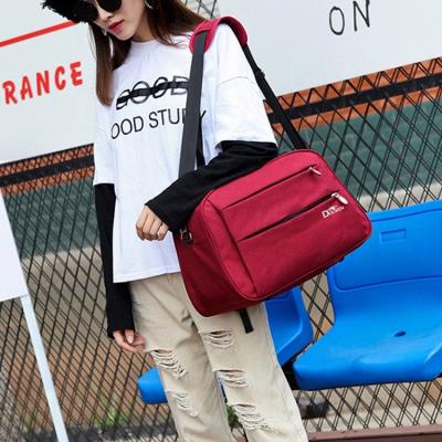 China New Portable Travel Bag Waterproof Customized Large Capacity Luggage Bag Fitness Yoga Sports Travel Bag for sale