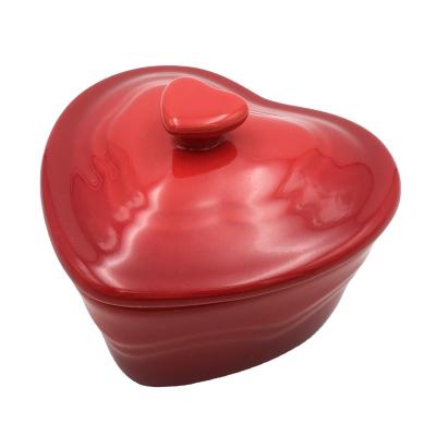 China Sustainable Kitchens Baking Tools Heart Shaped Ceramic Bake To Care Dish Baking Tray With Lid for sale