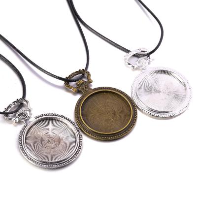 China DIY Jewelry Accessory 30mm Necklace Pendant Tray with Chains Setting Chains Matching Cabochon Jewelry DIY Making Cabochon Base Necklace for sale