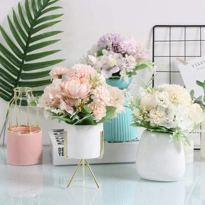 China Plastic Perfect Choice No Smell Shape Silk Flowers Artificial Flowers Bouquet High Level Elegant Simulation for sale