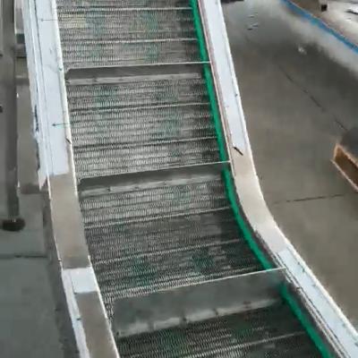 China Food Industry Stainless Steel Mesh Slant Belt Conveyor With Baffles for sale