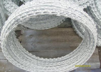 China 18m 15cm Concertina Razor Barbed Wire CBT 60 Diamond Mesh Fencing for sale