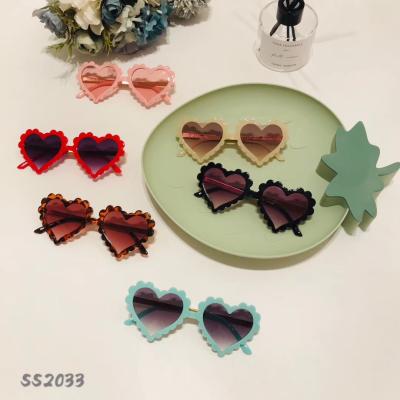 China 2021 new style sunglasses fashion heart shape children sunglasses flower love girl glasses for sale