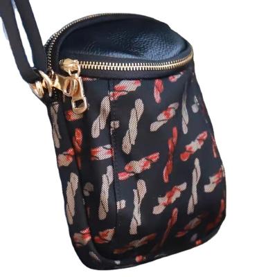 China Newspaper Used Simple Leather Cell Phone Bag Wholesale Fashion Mesh Travel Ladies Daily Cross-Body Bag for sale