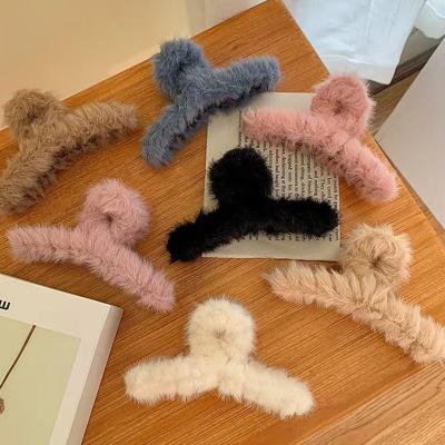 China Women Girl Daliy Life Hair Accessories Winter Warm Faux Fur Hair Claw Fashion Acrylic Hairpins Lady Plush Hair Clip Barrette Crab Headwear Women Girls Hair Accessories for sale