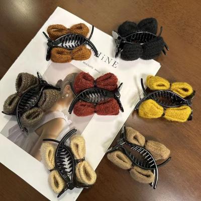 China Women Girl Daliy Life Hair Accessories Elegant Knitted Butterfly Crab Hair Claw Women Girls Lovely Shark Hair Clamp Clip Wool Hairpin Autumn Winter Hair Accessories for sale