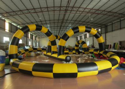 China La pista inflable del patio de la bola de Zorb, los coches modificados para requisitos particulares del juguete de los niños explota la pista de carreras en venta