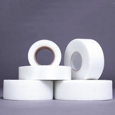 China 2 Inches Width 90m Roll Fiberglass Scrim Tape For Wall Gap Jointed for sale