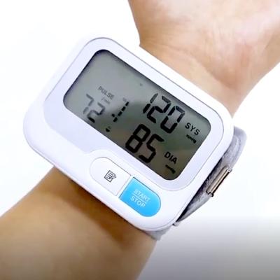 China Medical High Quality Heart Factory Yongrow Field Boiling Point Automatic Blood Pressure Wrist Blood Pressure Monitor Te koop