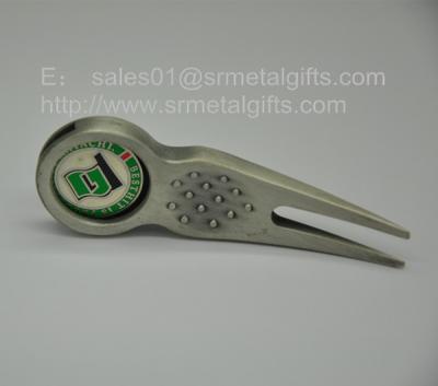 China custom metal golf divot tool with magnetic ball marker set, golf pitchmark repairer for sale