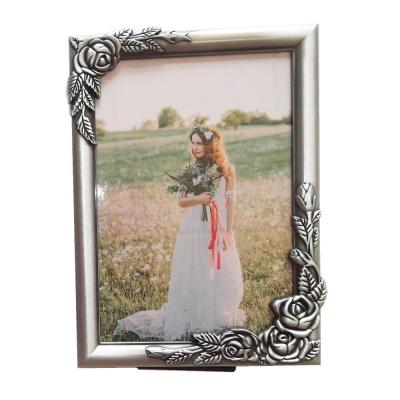 China Antique Pewter Plated Sturdy Alloy emboss Rose Photo Frame 5x7 inch for sale