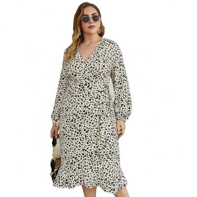 China Anti-Static Plus Size Spring Summer Tie Side Ruched Floral Cheeky Wrap Dress for sale