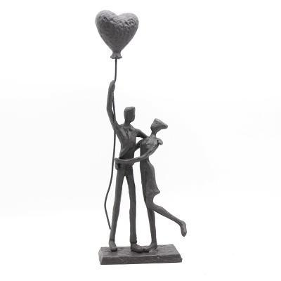 China Metal Home Decor Metal Crafts Love Shaped Figurine Cast Statue Couples for sale