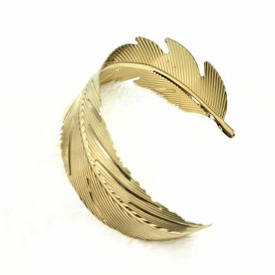 China Trendy Fashion Gold Feather Bracelet For Women Special Design European Style for sale