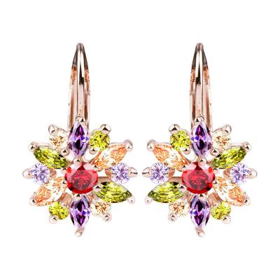 Chine Boucles d'oreille de luxe de goujon de fleur de couleur d'or avec la pierre de zircon pour des femmes 3 couleurs à vendre