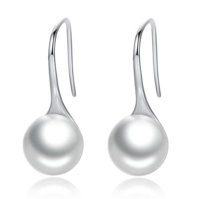 China Women Fine Freshwater Pearl Jewelry White Pearl Drop Earrings Comfortable Wear for sale