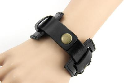 China Estilo exagerado punky de cuero ancho retro unisex de las pulseras del puño de la muñeca del regalo de la joyería en venta