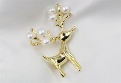 China Crystal Deer Gold Color Freshwater Pearl Brooch For Women Vintage Design for sale