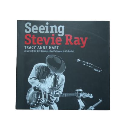 China Stevie Ray zien. Gepersonaliseerd koffie tafelboek met offsettechnologie en UV-spot op 105 gsm papier. Te koop