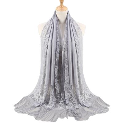 China Arab blended women hijab fashion turban shawl yarn polyesters feeling new lace hijab muslim soft tassel style soft hijab for sale