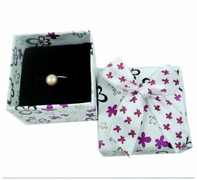 China Engagement Ring Gift Jewelry Paper Boxes Packaging Purple And White Spot for sale