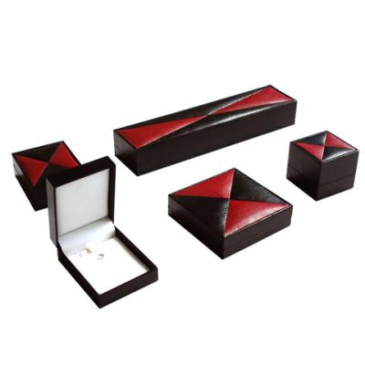 China Necklace Leather Decorated Gift Boxes , Black Presentation Gift Box for sale