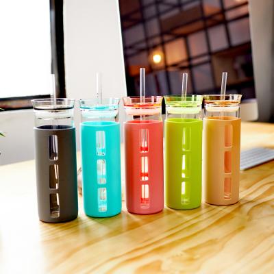 China 2019 Sustainable Coffee Cup Wholesale Eco - Friendly Glass Water Bottle With Lid for sale