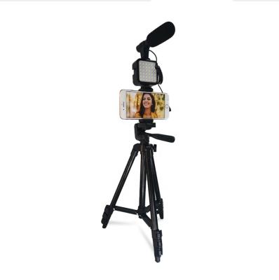 China Professional Video Light Tripod Light Camera Equipment Headphone Microphone Photography Best Smartphone Video Kit for sale