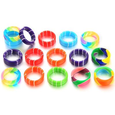 China Round Thumb Ring Geometric Fashionable Jewelry Gifts Resin Finger Rings European CLASSIC Multicolor Vertical Stripes White Rings for sale