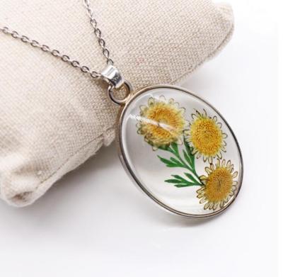 China FASHION Dry Flower Necklace For Women Girls Simple Fashion Sunflower Necklace Geometry Real Flowers Pendant Necklace Accessory Wholesale for sale