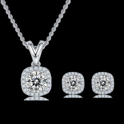 China Luxury Vintage Moissanite Diamond 0.5CT/1CT D VVS Sterling Silver 925 White 18K Gold Plated Bridal Jewelry Set for sale