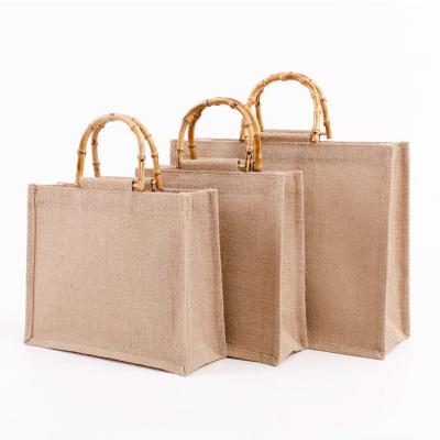 China Jute Tote Bags Custom Laminated Interior Hand Made Bamboo Grocery Handle Waterproof Beach Tote Shopping Bag Eco-Friendly Recyclable Jute Burlap for sale