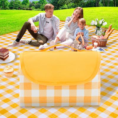 China Durable Waterproof Checkered Oxford Picnic Blanket For Outdoor Camping for sale