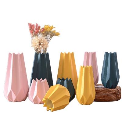 China New design modern waterproof ceramic vase good quality creative porcelain vase new design for home decoration for sale