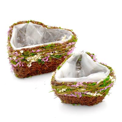 China Modern Preserved Moss Garden Decoration Pot Moss Heart Shape Planter for sale