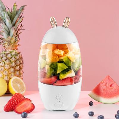 China 330ml USB Fruit Extractor Fruit Juicer Blender Electric Blender Portable Small Home Appliances Portable Household Blender Small Fruit Juicer for sale