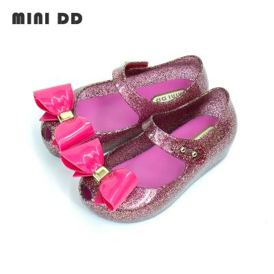 China Durable Fish Say Transparent Clear Lip Glitter Jelly Sandals For Girls Bling Girls Summer Beach Rain Shoes for sale