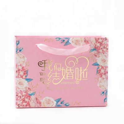 China fancy wedding souvenir candy box Confectionery paper packaging box with ribbon for sale