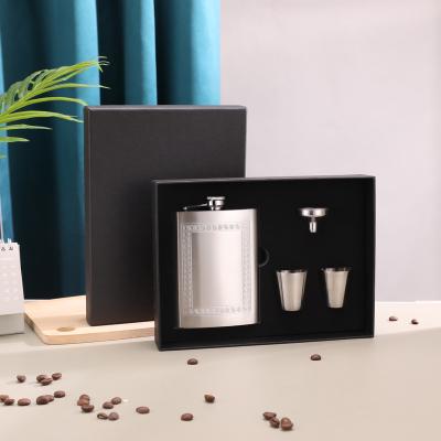 China 18/8 304 Stainless Steel 8oz Hip Liquor Drink Modern Pocket Flask with 2 Drinks Cups and Funnel Gift Set Boxes for sale