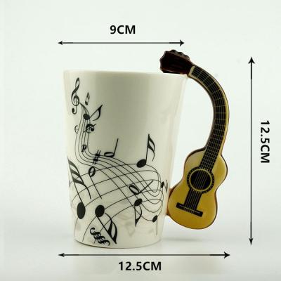 China Fun Musical Instruments Electric Guitar Creative Uninverted Hand Painted Ceramic Mugs With Box for sale