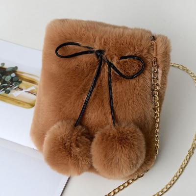 China 2020 New Design Durable Faux Fur Shoulder Bag Factory Cheap Bucket Bag Factory Wholesale Ladies Plush Cross - Body Bags With Bow Decoration for sale