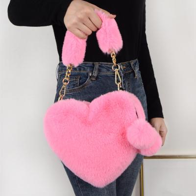 China Fashion Lady Heart Shaped Faux Fur Cross - Body Bag Plush Wallet Purse Girl's Shoulder Bag Fur Women's Clip Fuzzy Cross Body Faux Fur Purse for sale