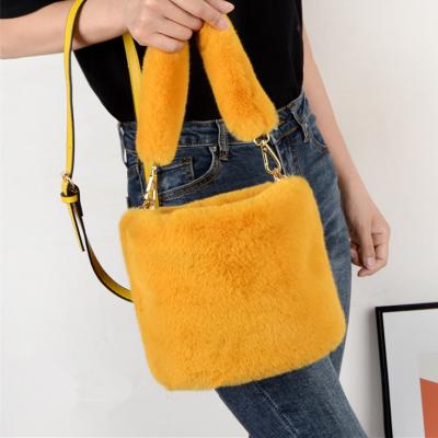 China Fashion Wholesale Women's Plush Fur Purse Lady Cross Body Bag Faux Fur Cross - Body Bag Fur Purses For Winter Faux Purse Fuzzy Handbags for sale