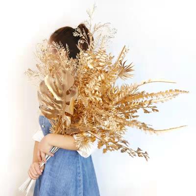 China 2021 Hot Selling Minimalist Gold Fake Plants Artificial Flowers Christmas Decorations For Decoration for sale