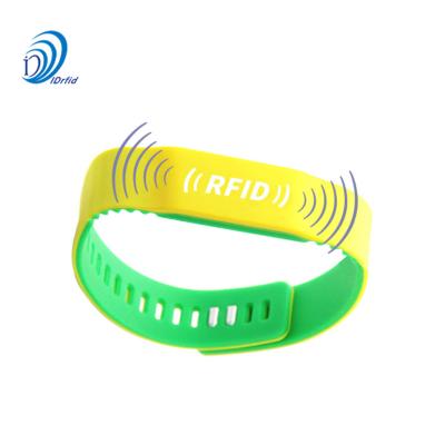 China Factory Price NFC Wristband RFID Waterproof / Waterproof Silicone Wristband for sale