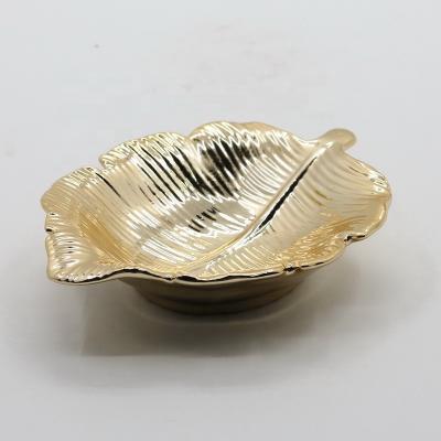 China Contemporary High Quality Table Top Gold Leaf Porcelain Handcrafted Dish for sale