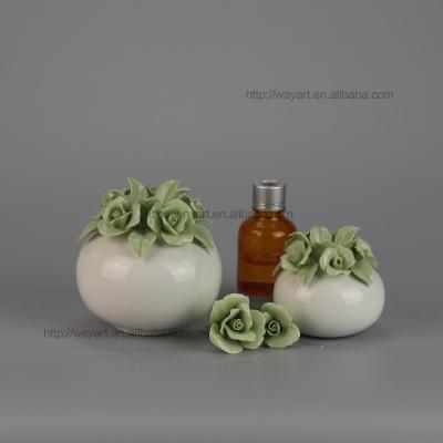 China Contemporary Cute Colorful Ceramic Oil Diffuser With Flower Design for sale