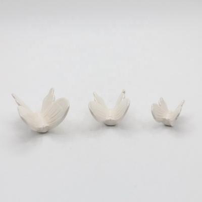 China Contemporary Unique Design Porcelain Butterfly Style Artificial Animal for sale