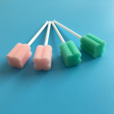 China Disposable Sterilized Oral Cleansing Swab Sponge Stick Patient Care Oral Foam Swab Medical Factory Directly Sell for sale