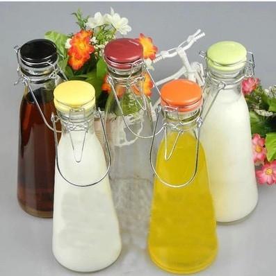 China 500ml  1000m beverage bottle with handle Glass milk bottles juice bottle with ceramics cap for sale